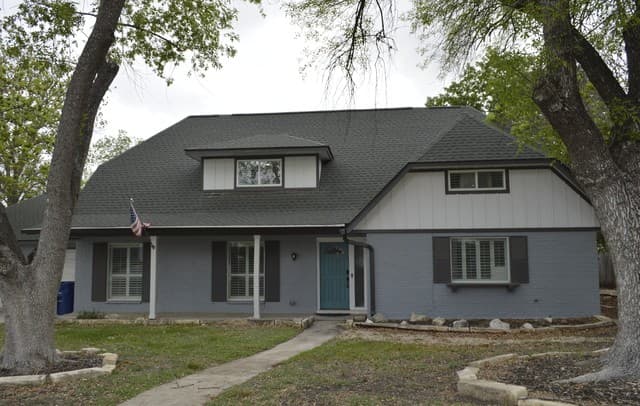 5-bedroom rental at 1003 Fabulous Dr in San Antonio, TX — photo 4