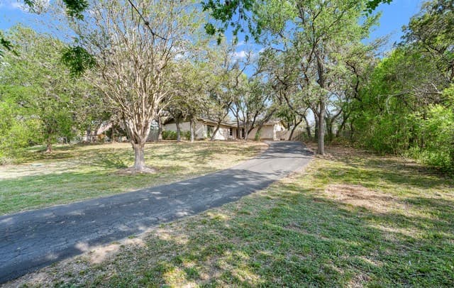 3-bedroom rental at 7806 Shady Hollow Ln in San Antonio, TX — photo 1