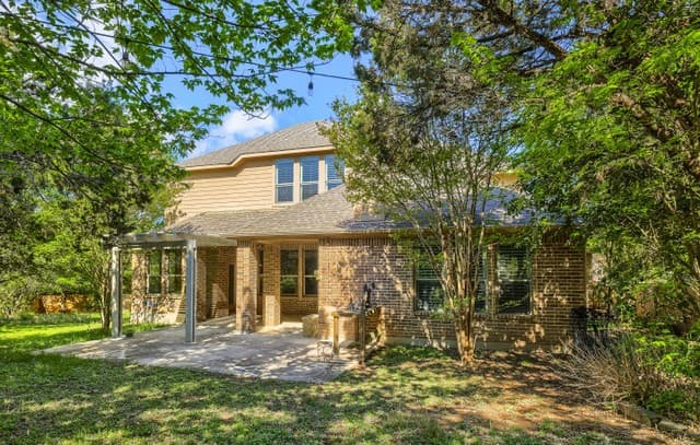 5-bedroom rental at 8706 Woodland Bnd in San Antonio, TX — photo 5