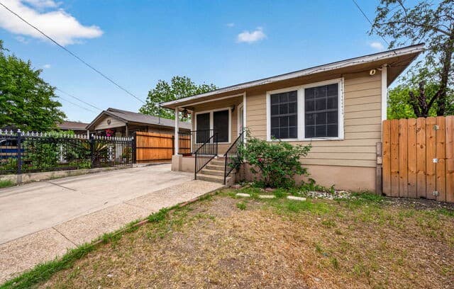 4-bedroom rental at 1354 Fenfield Ave in San Antonio, TX — photo 1