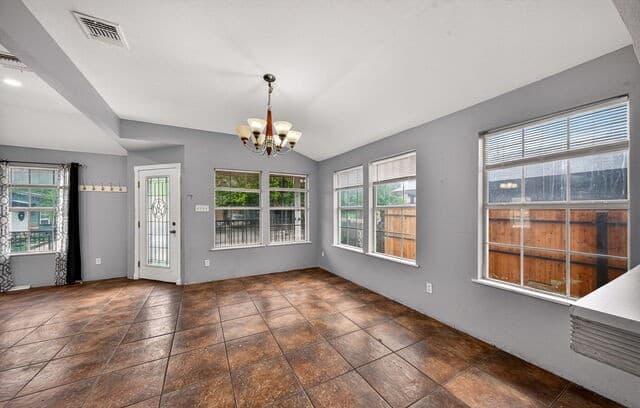 4-bedroom rental at 1354 Fenfield Ave in San Antonio, TX — photo 5