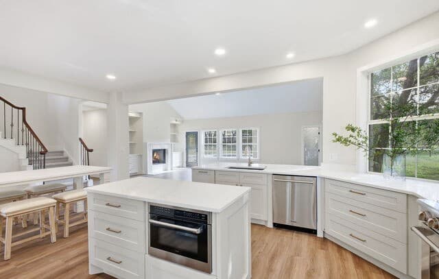 5-bedroom rental at 3011 River Way in Spring Branch, TX — photo 5