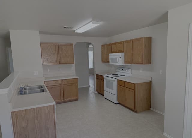 4-bedroom rental at 3935 Angel Trumpet in San Antonio, TX — photo 3