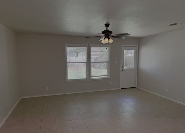 4-bedroom rental at 3935 Angel Trumpet in San Antonio, TX — photo 5