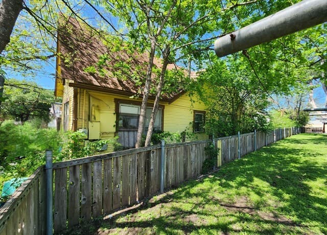 Home for sale at 513 Lamar St in San Antonio, TX — photo 2