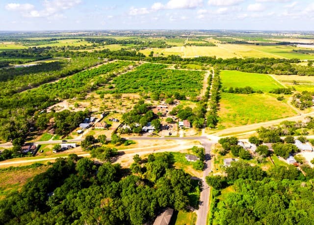rental at 710 Goliad Rd in Floresville, TX — photo 3