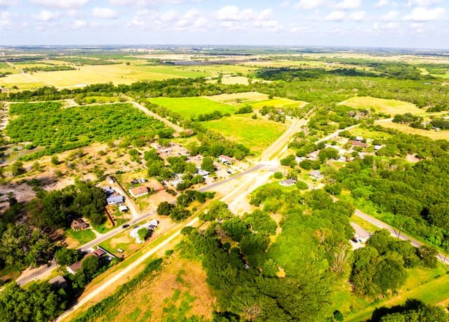 rental at 710 Goliad Rd in Floresville, TX — photo 5