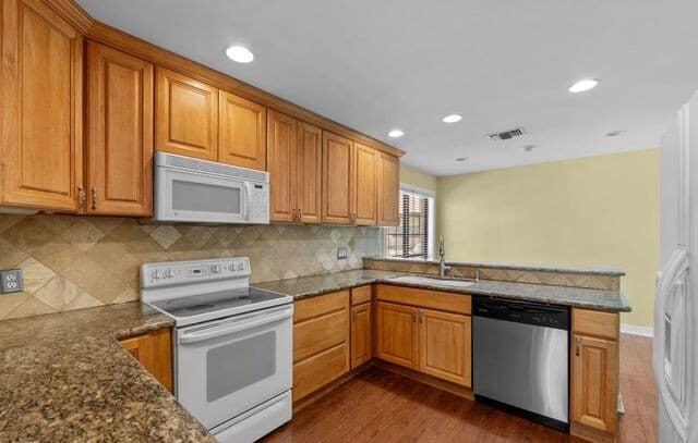 3-bedroom rental at 3605 Hidden Dr. Unit 4F in San Antonio, TX — photo 5