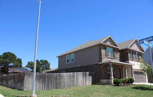 5-bedroom rental at 5203 Wolf Bane Dr in San Antonio, TX — photo 3