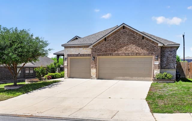 3-bedroom rental at 8915 Monument Parke in San Antonio, TX — photo 1
