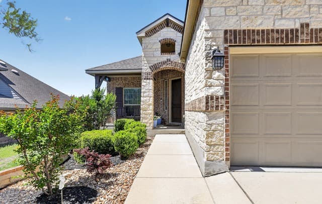 3-bedroom rental at 8915 Monument Parke in San Antonio, TX — photo 2