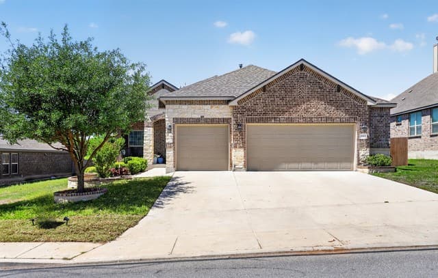 3-bedroom rental at 8915 Monument Parke in San Antonio, TX — photo 4