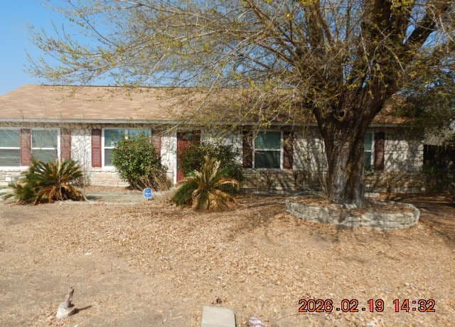 3-bedroom rental at 5875 Castle Lk in San Antonio, TX — photo 1