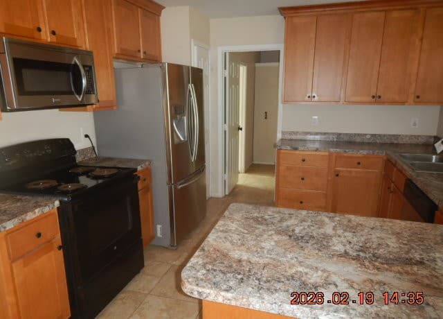 3-bedroom rental at 5875 Castle Lk in San Antonio, TX — photo 5