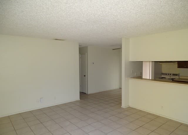 rental at 5215 Meadow Rise St in San Antonio, TX — photo 2