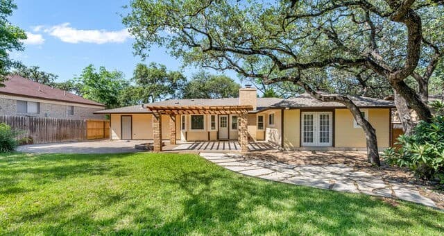3-bedroom rental at 2026 Adobe Trail St in San Antonio, TX — photo 3