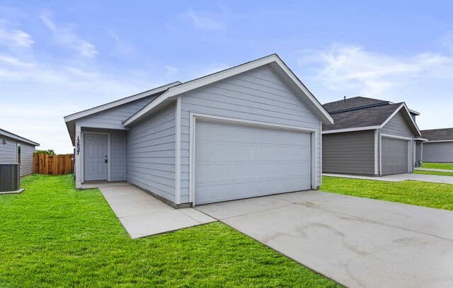 4-bedroom rental at 12827 Kathleen St in St Hedwig, TX — photo 1