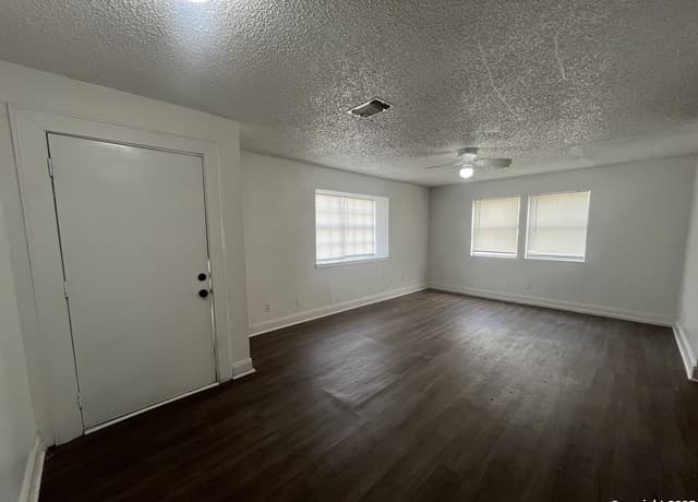 4-bedroom rental at 401 Riverdale Dr in San Antonio, TX — photo 1