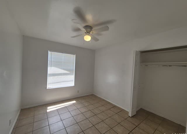 3-bedroom rental at 7319 Glen Cross in San Antonio, TX — photo 3