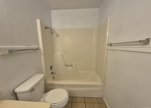 3-bedroom rental at 7319 Glen Cross in San Antonio, TX — photo 4
