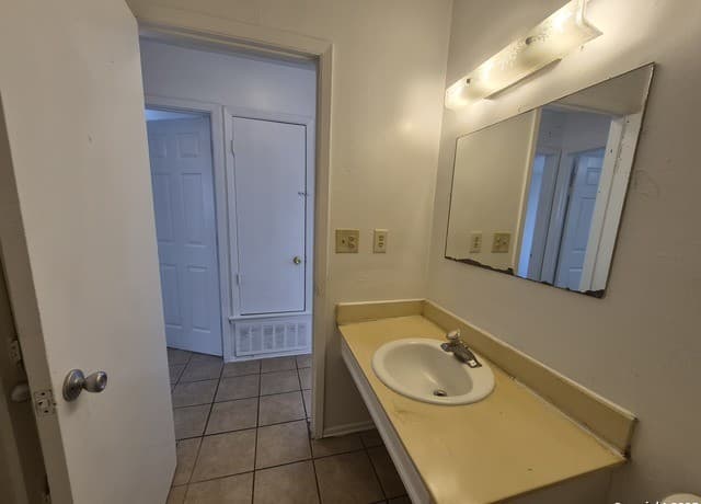 3-bedroom rental at 7319 Glen Cross in San Antonio, TX — photo 5