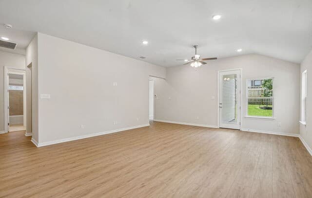4-bedroom rental at 11131 Fruit Dove Trail in San Antonio, TX — photo 3