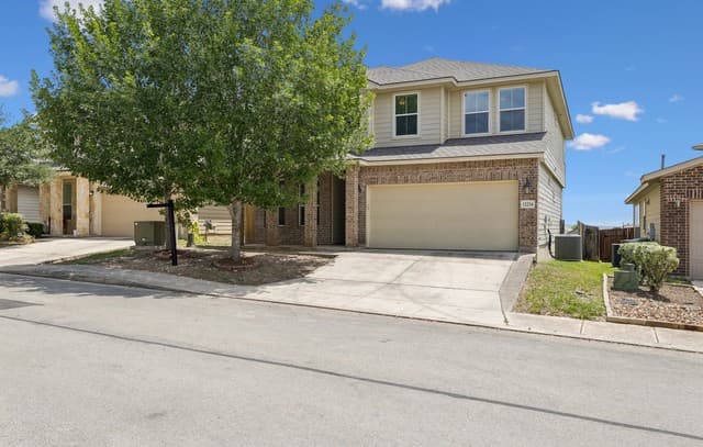 5-bedroom rental at 12234 Malkin Pl in San Antonio, TX — photo 2