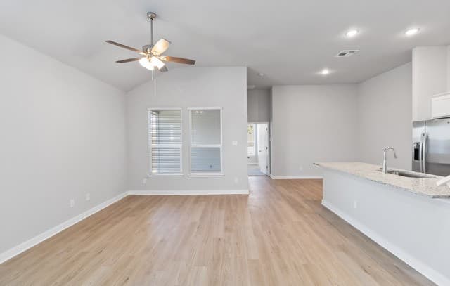 rental at 321-325 Colgin Dr in San Antonio, TX — photo 5