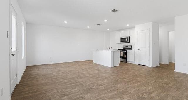 5-bedroom rental at 4810 Turquoise Park in San Antonio, TX — photo 3