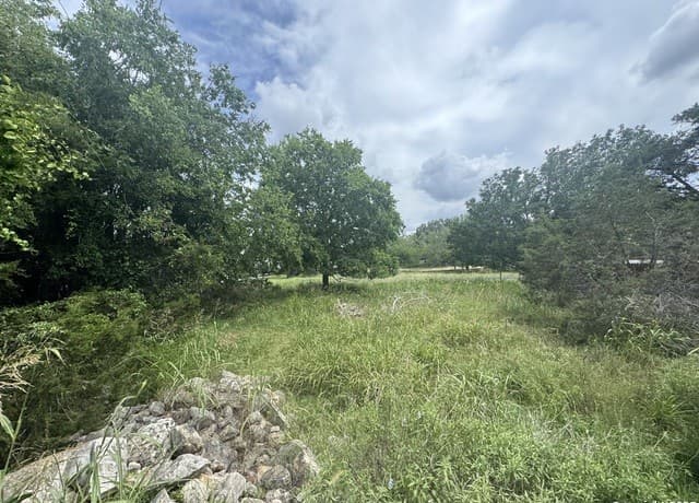 rental at LOT 10 Browning in San Antonio, TX — photo 2
