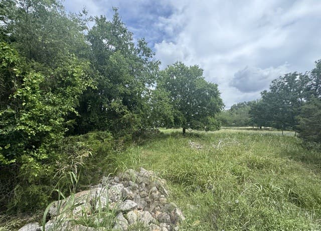 rental at LOT 10 Browning in San Antonio, TX — photo 3