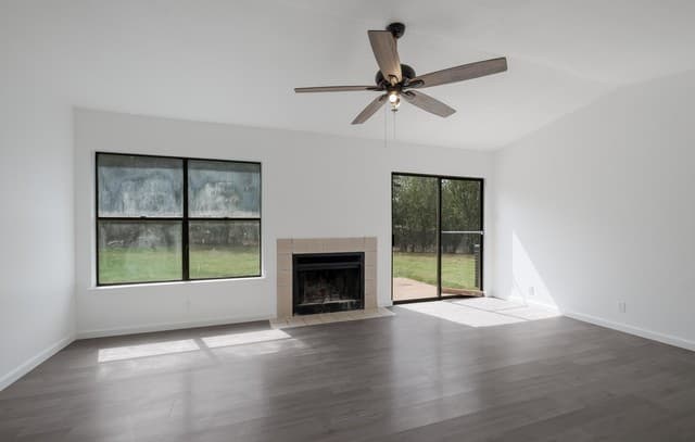 3-bedroom rental at 6098 Glacier Sun Dr in San Antonio, TX — photo 3