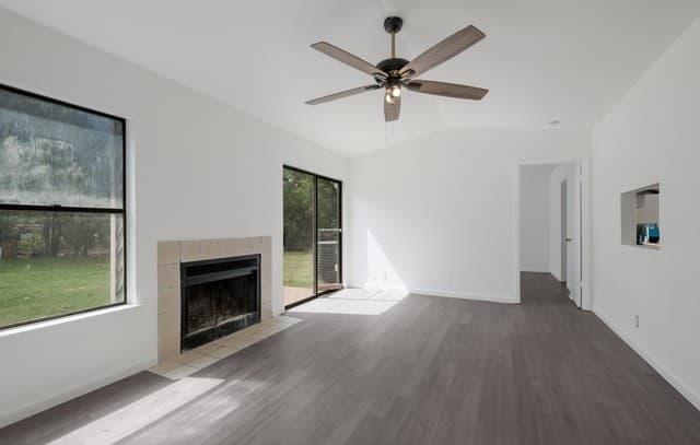 3-bedroom rental at 6098 Glacier Sun Dr in San Antonio, TX — photo 4