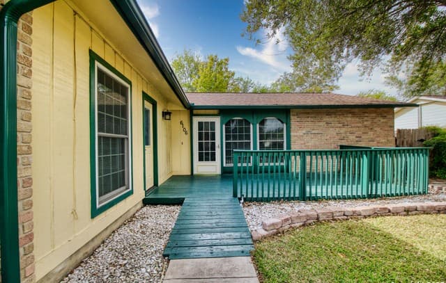 4-bedroom rental at 6106 Little Brandywine Crk in San Antonio, TX — photo 2