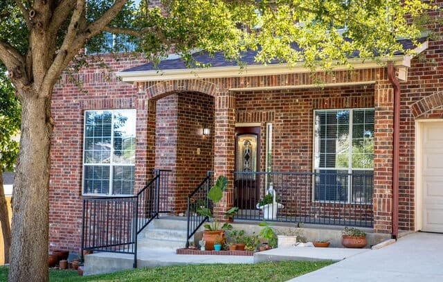 5-bedroom rental at 510 Catanbo Ct in San Antonio, TX — photo 2