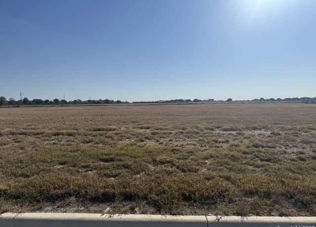rental at 213 Reed Way in Castroville, TX — photo 4