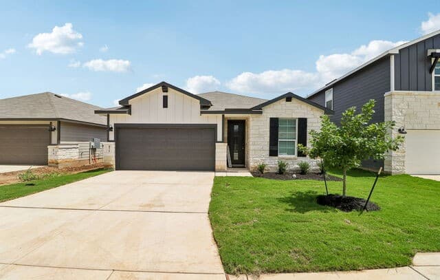 3-bedroom rental at 875 Shatterhand Blvd in San Antonio, TX — photo 2