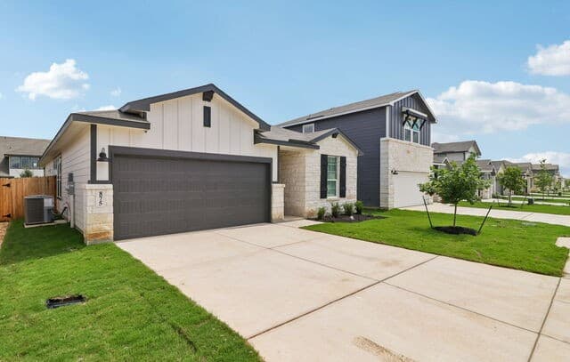 3-bedroom rental at 875 Shatterhand Blvd in San Antonio, TX — photo 3