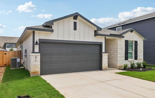3-bedroom rental at 875 Shatterhand Blvd in San Antonio, TX — photo 4