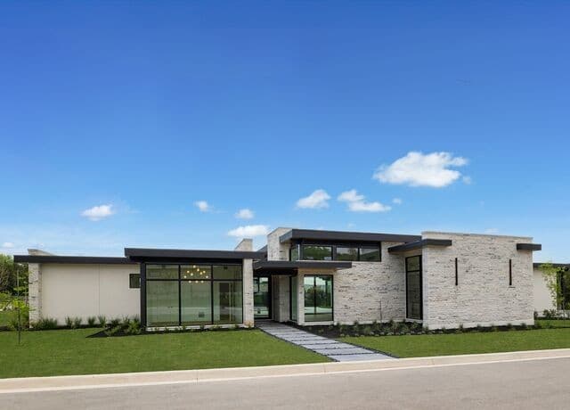 4-bedroom rental at 22 Vista Gredos in San Antonio, TX — photo 1