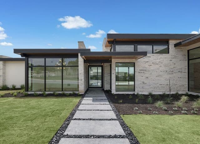 4-bedroom rental at 22 Vista Gredos in San Antonio, TX — photo 3
