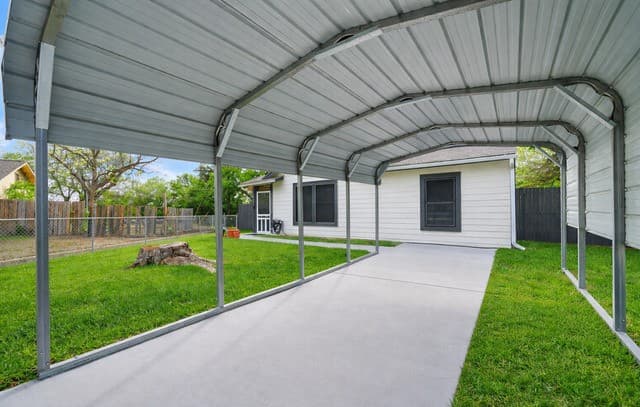 3-bedroom rental at 6602 Swiss Oaks in San Antonio, TX — photo 4