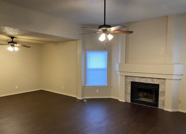 3-bedroom rental at 7123 Fallen Trail Dr in San Antonio, TX — photo 3