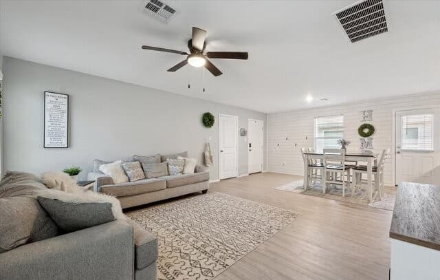 3-bedroom rental at 7251 Plow Run in San Antonio, TX — photo 5