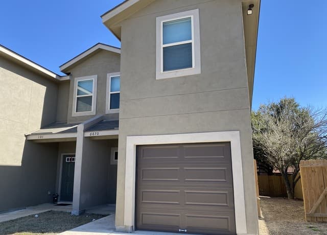 rental at 6870 Lakeview Dr in San Antonio, TX — photo 1