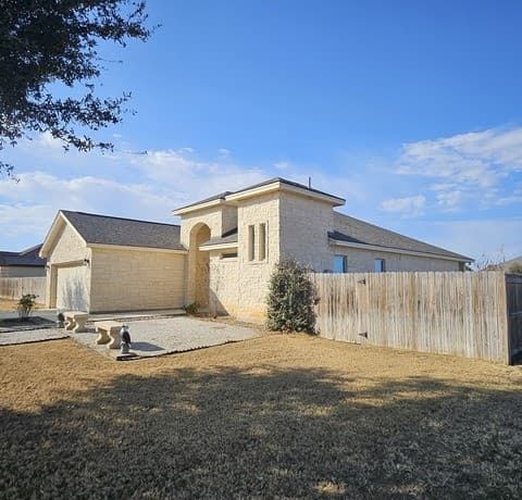 4-bedroom rental at 137 W Medium Meadow in Lytle, TX — photo 3