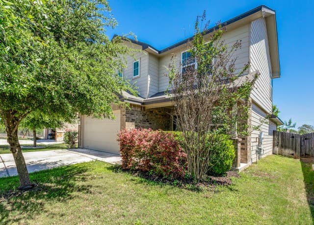 4-bedroom rental at 9122 Mustang Pass in San Antonio, TX — photo 2