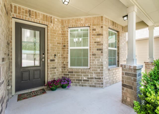 4-bedroom rental at 9122 Mustang Pass in San Antonio, TX — photo 3