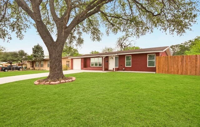 2-bedroom rental at 1235 Oblate Dr in San Antonio, TX — photo 4