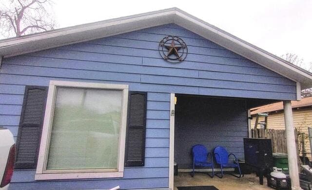 2-bedroom rental at 3523 S Laredo St in San Antonio, TX — photo 1